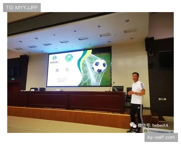 足球裁判职责详解:比赛规则执行与判罚标准解析